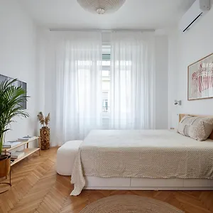 Asboth 225 Cozy Center Appartamento